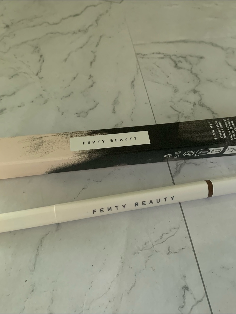 FENTY BEAUTY Brow MVP Ultra Fine Brow Pencil & Styler - light brown 0.07g